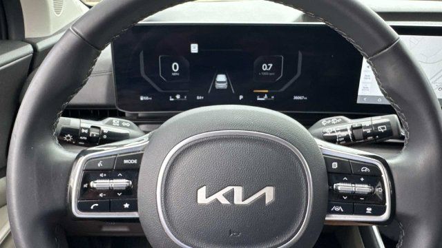 Used 2025 Kia Carnival SX FWD image 30