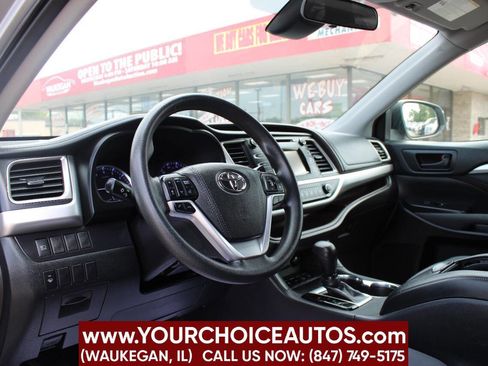 Used 2019 Toyota Highlander AWD V6 image 10