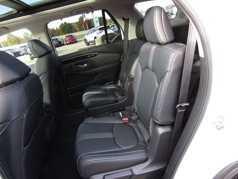 Used 2023 Honda Pilot Touring image 14