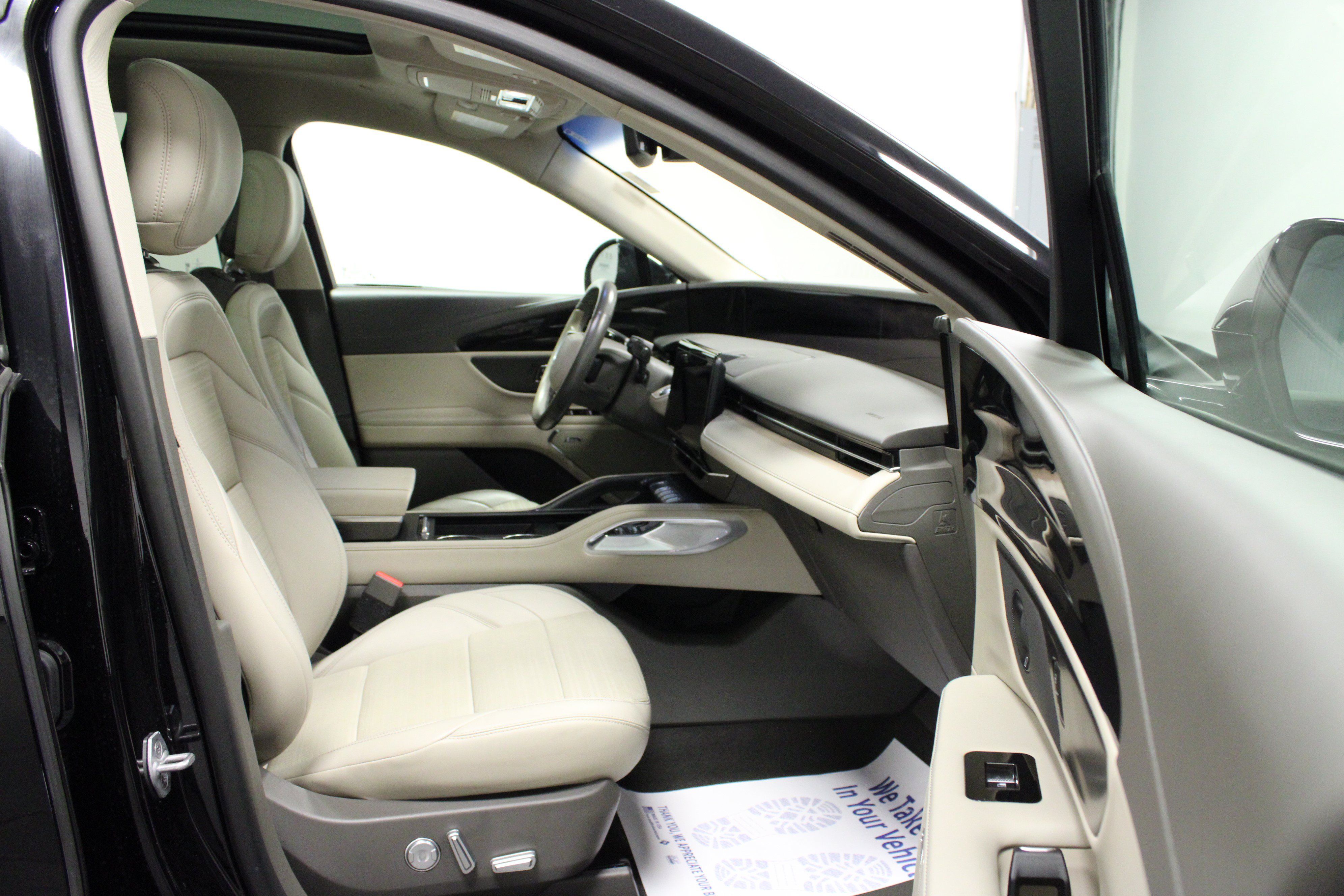Used 2024 Lincoln Nautilus Reserve w/ Equipment Group 202A AWD/4WD image 16