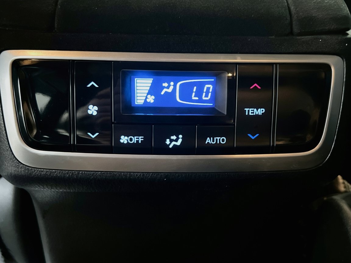 Used 2019 Toyota Highlander Limited FWD image 19