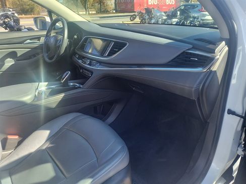 Used 2020 Buick Enclave Essence w/ Sound and Sites Package image 19