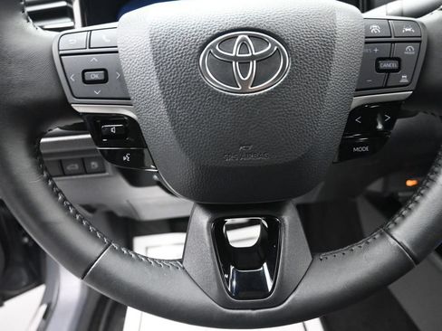 Used 2025 Toyota Camry XSE FWD image 10