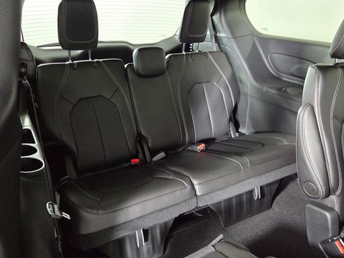 New 2026 Chrysler Pacifica Select image 35
