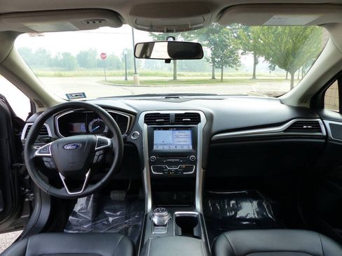Used 2017 Ford Fusion SE w/ Equipment Group 201A FWD image 41