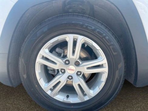 Used 2020 GMC Terrain SLE w/ Driver Convenience Package FWD image 4