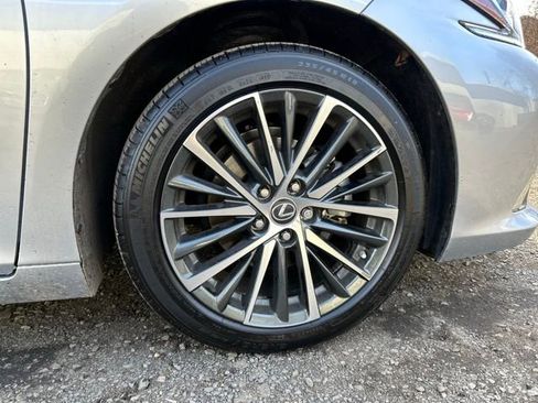 Certified 2024 Lexus ES 300h w/ Luxury Package image 9