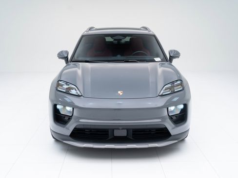 New 2026 Porsche Macan 4 Electric image 6