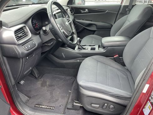 Used 2019 Kia Sorento LX w/ LX Convenience Package image 9