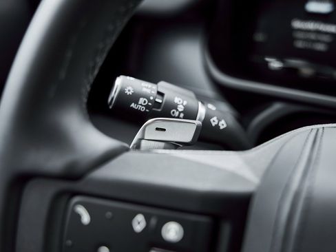 Used 2025 Land Rover Defender 110 V8 image 58