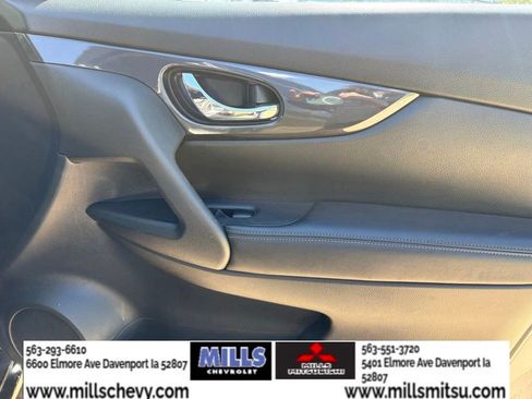 Used 2017 Nissan Rogue S AWD/4WD image 19