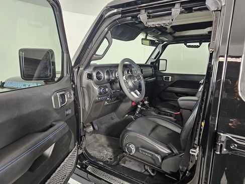 Used 2023 Jeep Wrangler Unlimited Rubicon 4xe w/ Cold Weather Group AWD/4WD image 18