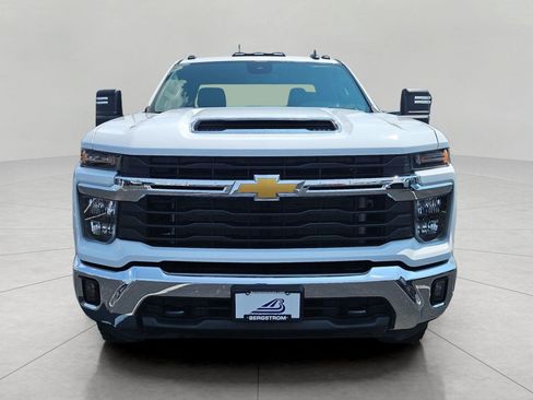 Used 2024 Chevrolet Silverado 2500 LT w/ Convenience Package AWD/4WD image 3