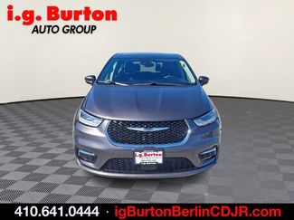 Used 2023 Chrysler Pacifica Touring-L FWD video 2