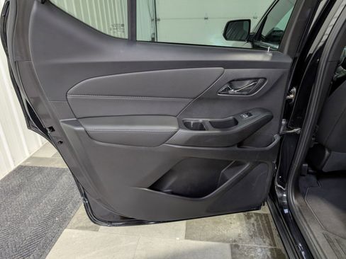 Used 2023 Chevrolet Traverse LT image 8