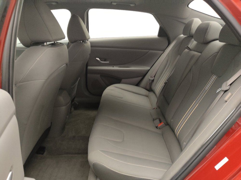 Used 2025 Hyundai Elantra SEL FWD image 18