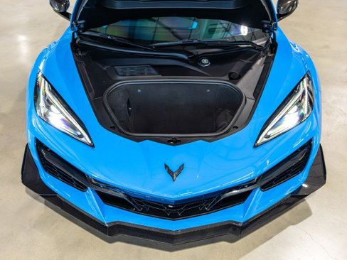 Used 2024 Chevrolet Corvette Z06 w/ Z07 Performance Package RWD image 27
