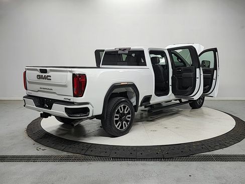 Used 2022 GMC Sierra 2500 AT4 w/ AT4 Premium Plus Package AWD/4WD image 16