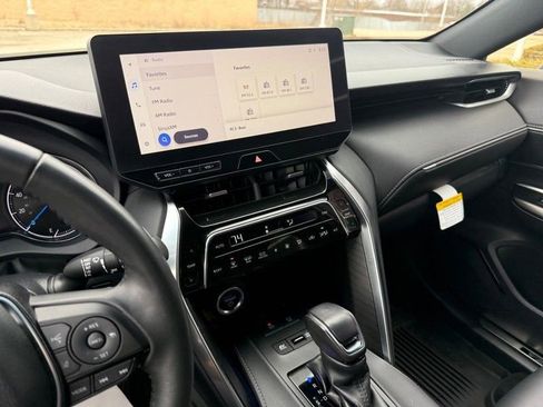 Used 2023 Toyota Venza XLE image 25