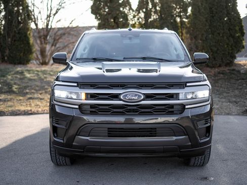 Used 2024 Ford Expedition Max XLT image 2