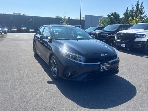 Certified 2023 Kia Forte LXS w/ LXS Technology Package FWD image 1