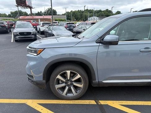 Used 2025 Honda Pilot Touring image 10