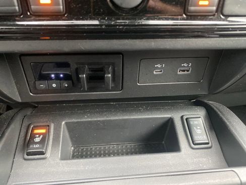 Used 2024 Nissan Titan SV w/ SV Convenience Package image 27