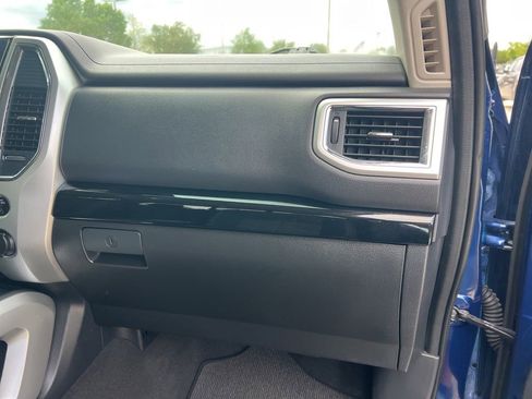 Used 2021 Nissan Titan SV w/ SV Convenience Package RWD image 29