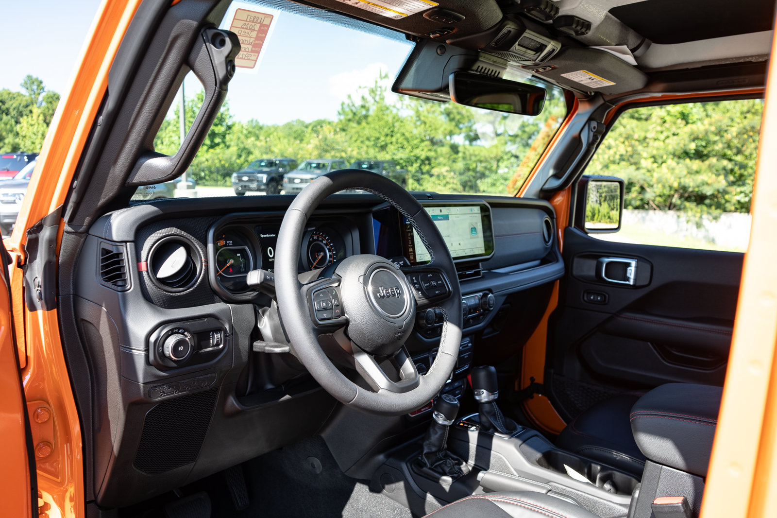 Used 2025 Jeep Wrangler Unlimited Rubicon AWD/4WD image 13