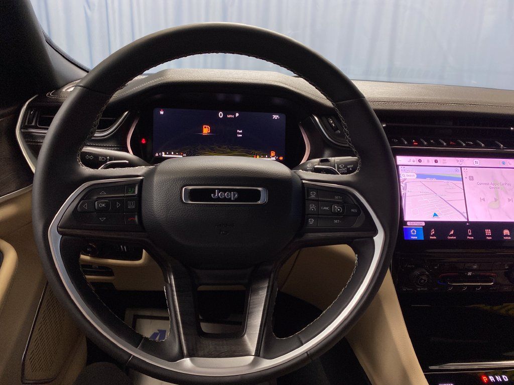 Certified 2025 Jeep Grand Cherokee L Limited w/ Black Appearance Package AWD/4WD image 19