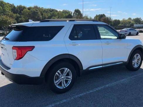 Used 2022 Ford Explorer XLT w/ Equipment Group 202A image 2