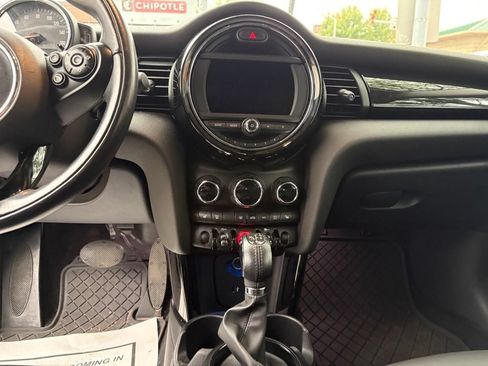 Used 2019 MINI Cooper 2-Door Hardtop FWD image 9