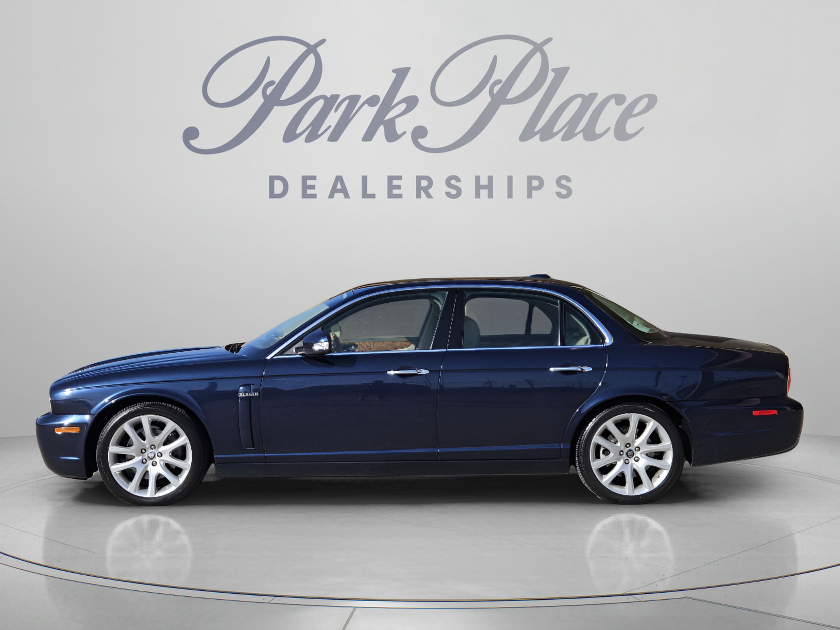 Used 2009 Jaguar XJ8 RWD image 2