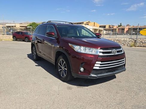 Used 2019 Toyota Highlander XLE AWD/4WD image 4