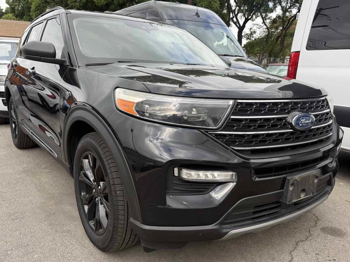Used 2020 Ford Explorer XLT w/ Equipment Group 202A AWD/4WD image 1
