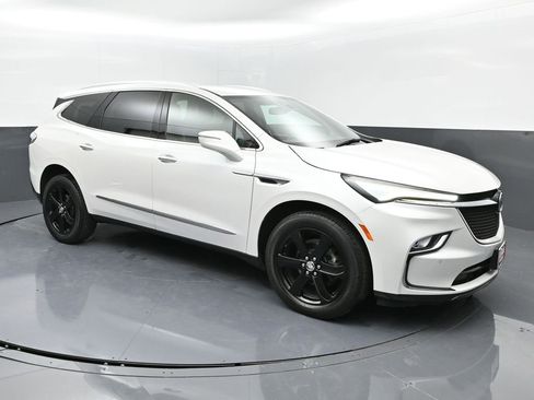 Used 2023 Buick Enclave Essence w/ Sport Touring Edition image 2
