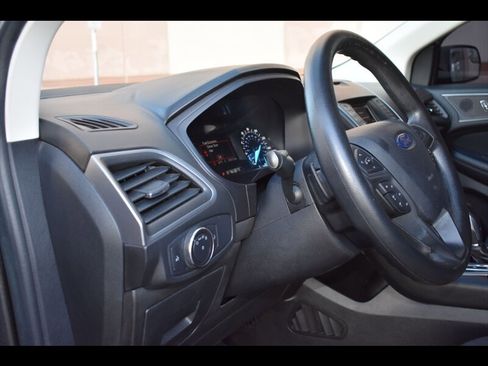 Used 2017 Ford Edge SE image 16
