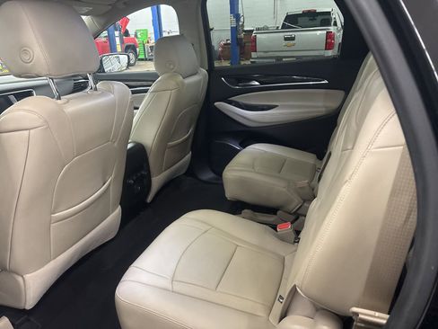 Used 2021 Buick Enclave Essence image 8