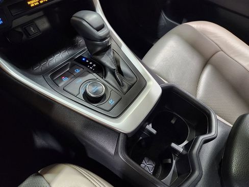 Used 2022 Toyota RAV4 LE image 38