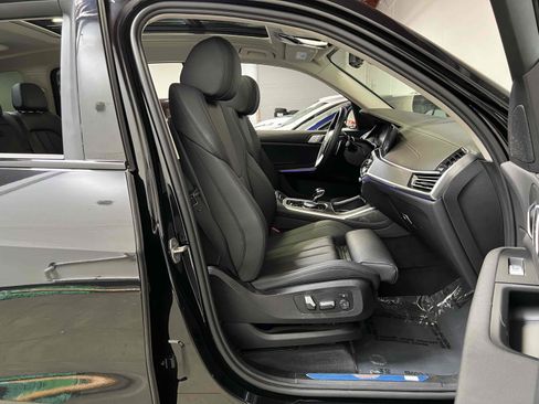 Used 2022 BMW X7 xDrive40i w/ Premium Package image 25