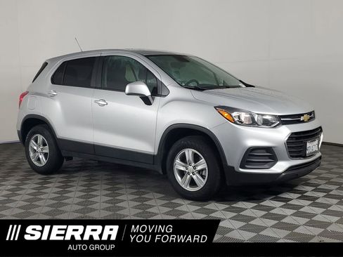 Used 2022 Chevrolet Trax LS w/ Tint and Cruise Package image 1