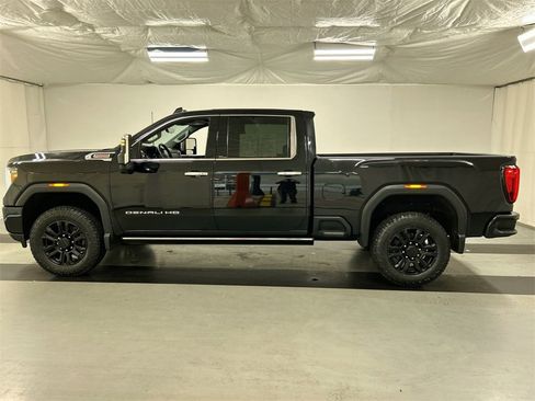 Used 2021 GMC Sierra 3500 Denali w/ Denali Black Diamond Edition image 6