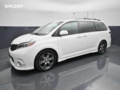 Used 2017 Toyota Sienna SE w/ SE Preferred Package