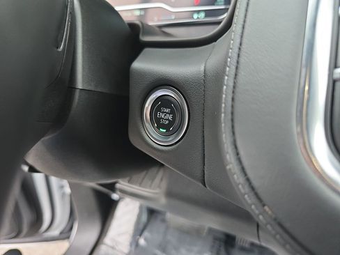 Used 2024 GMC Yukon XL SLE image 19