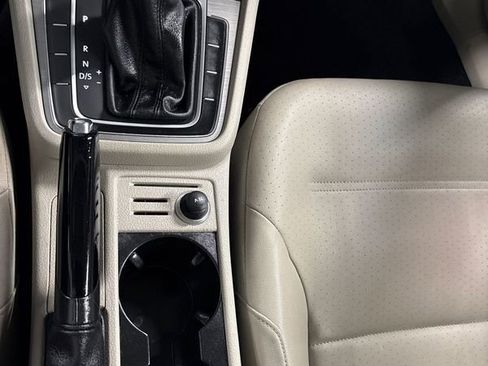 Used 2015 Volkswagen Golf S w/ Lighting Package image 36