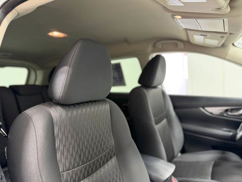 Used 2018 Nissan Rogue SV image 28