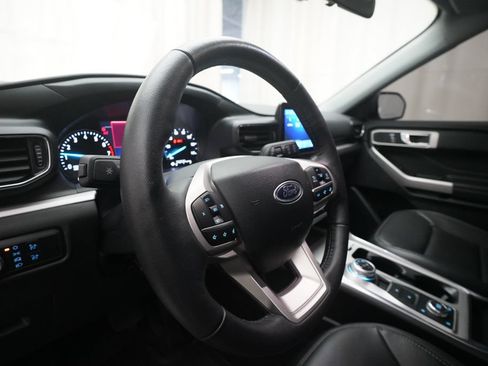 Used 2024 Ford Explorer XLT w/ Equipment Group 202A AWD/4WD image 8
