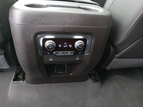 Used 2021 GMC Yukon Denali w/ LPO, Illumination Package image 27