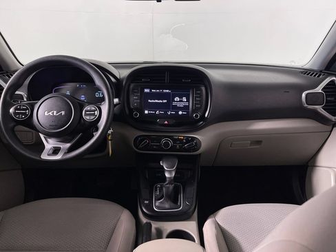 Used 2023 Kia Soul LX w/ LX Technology Package FWD image 14