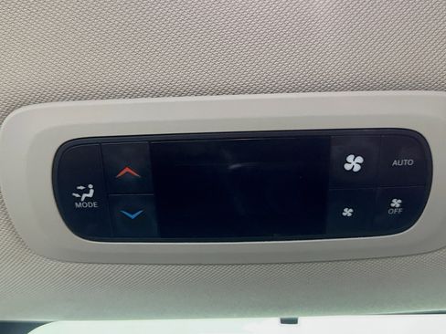 Used 2022 Chrysler Pacifica Touring-L w/ Uconnect Theater Family Group image 26